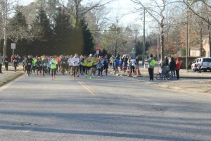 Starting line {notice all the yellow Running Etc. Ambassador team singlets right in front!} Photo Credit: John Price